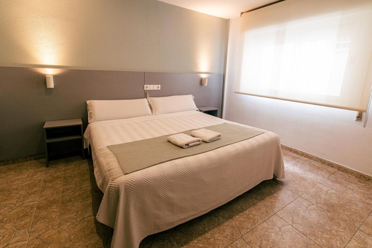 Hostal Gran Via Pinto Exterior photo
