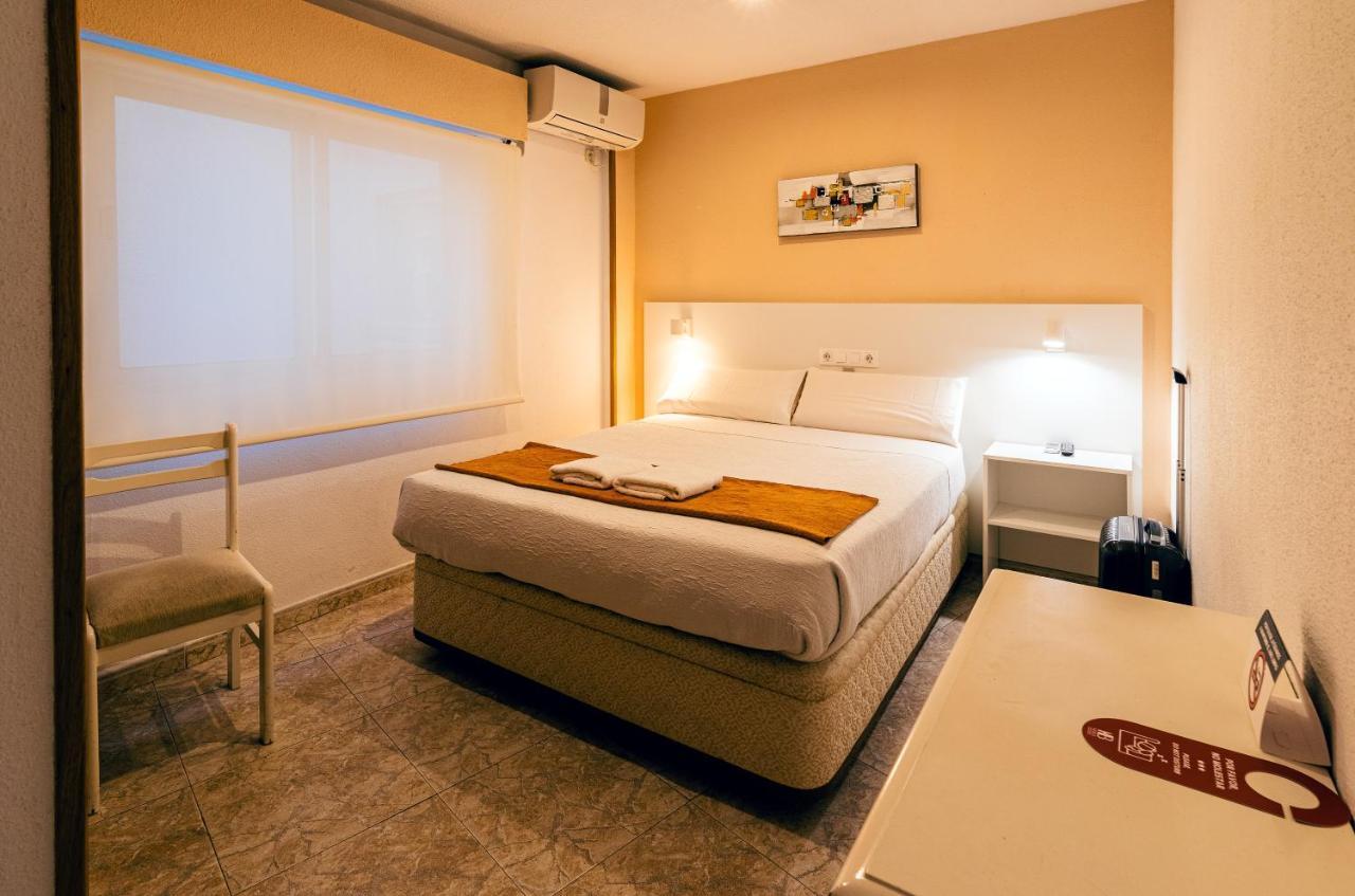 Hostal Gran Via Pinto Exterior photo